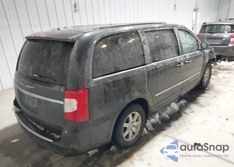 2011 Chrysler Town & Country Touring from USA, damaged, VIN 2A4RR5DG3BR745331